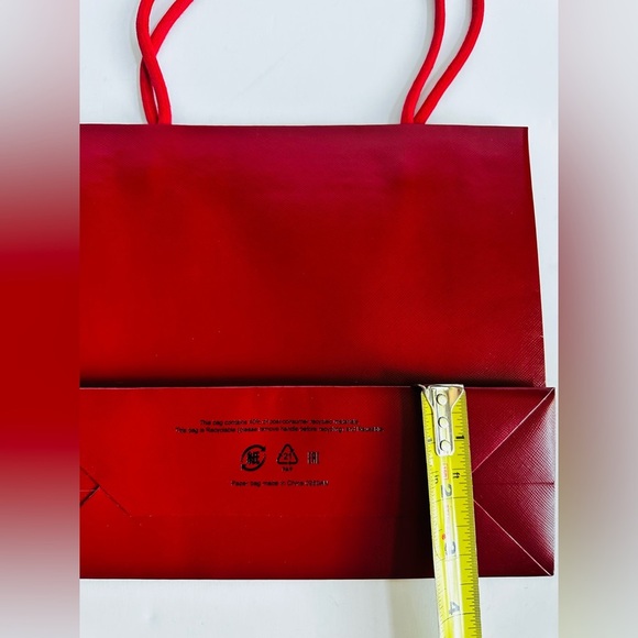 Cartier Authentic Red With Gold Gift
Shopping Paper Bag New Medium - Picture 4 of 7